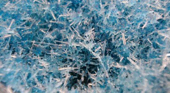 anorganische Salze - blaue Kristalle