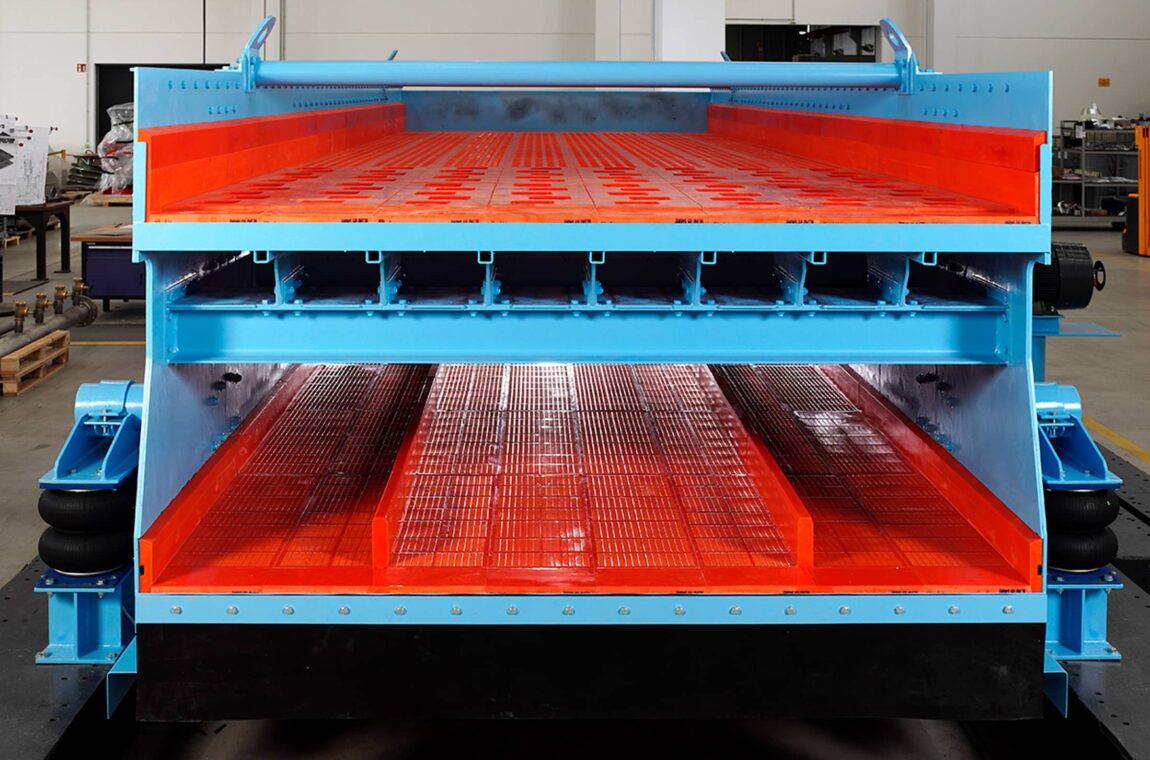 Elliptical vibrating screen type E24-70 - front view of both screen decks and the orange polyurethane screen panels