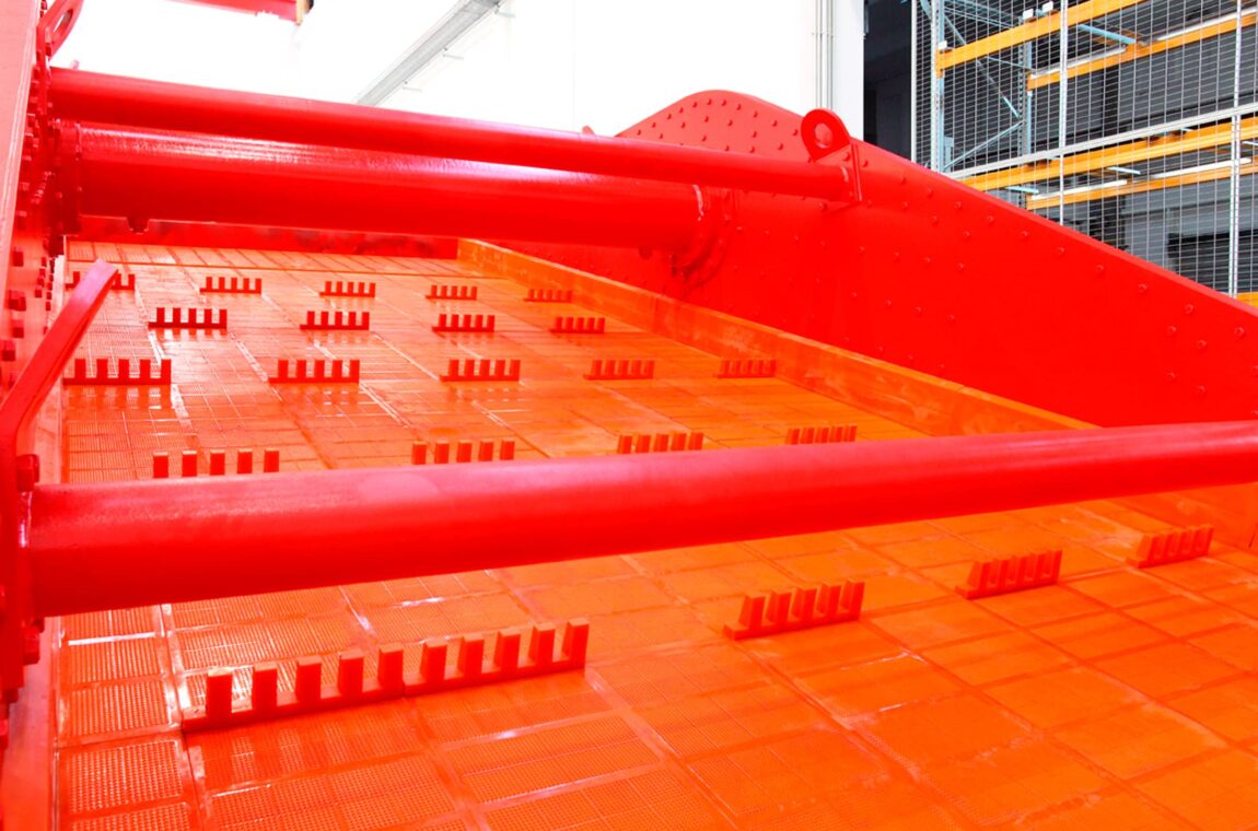 Circular motion screening machine