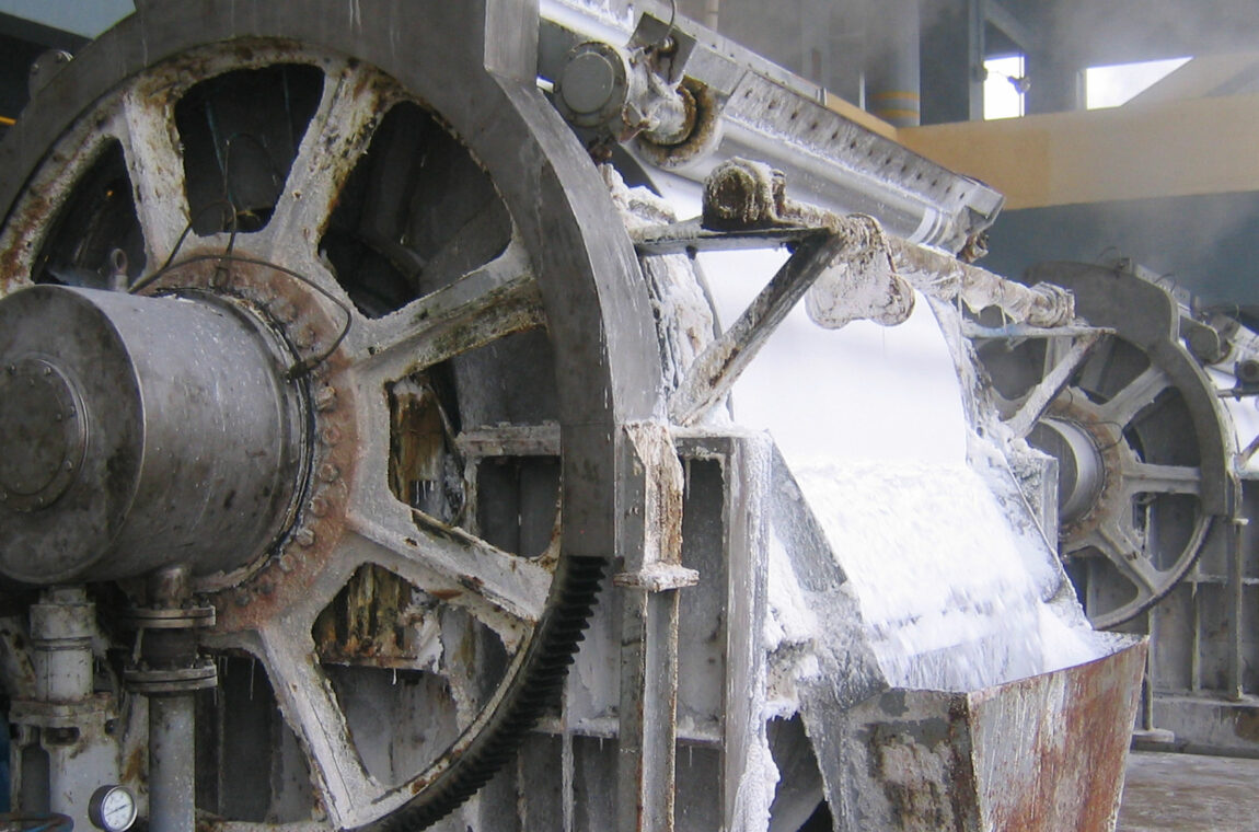 Drum filter for sodium bicarbonate or sodium hydrogen carbonate