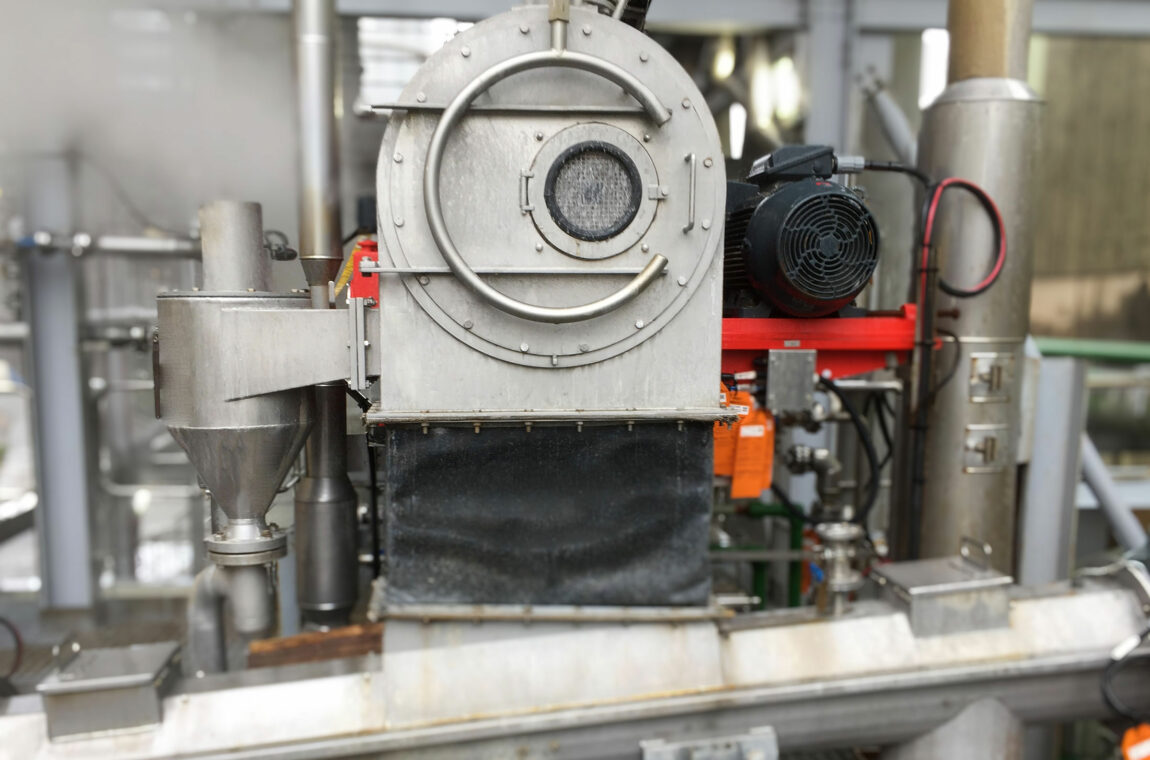 Screw screen centrifuge H450 in the paper industry - Application: Mixed salts containing sodium, chloride and potassium compounds (Na₂SO₄, Na₂CO₃, NaCl, K₂SO₄, K₂CO₃ and KCl)